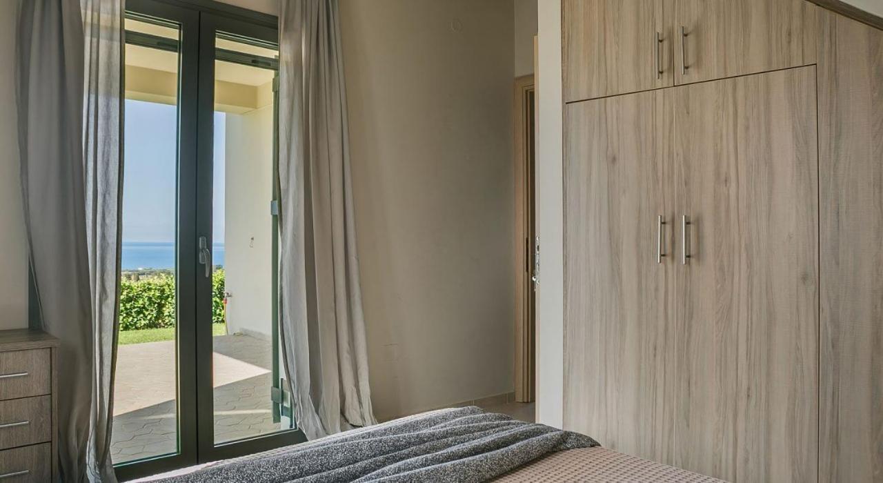 Villa Elaia Свороната Екстериор снимка